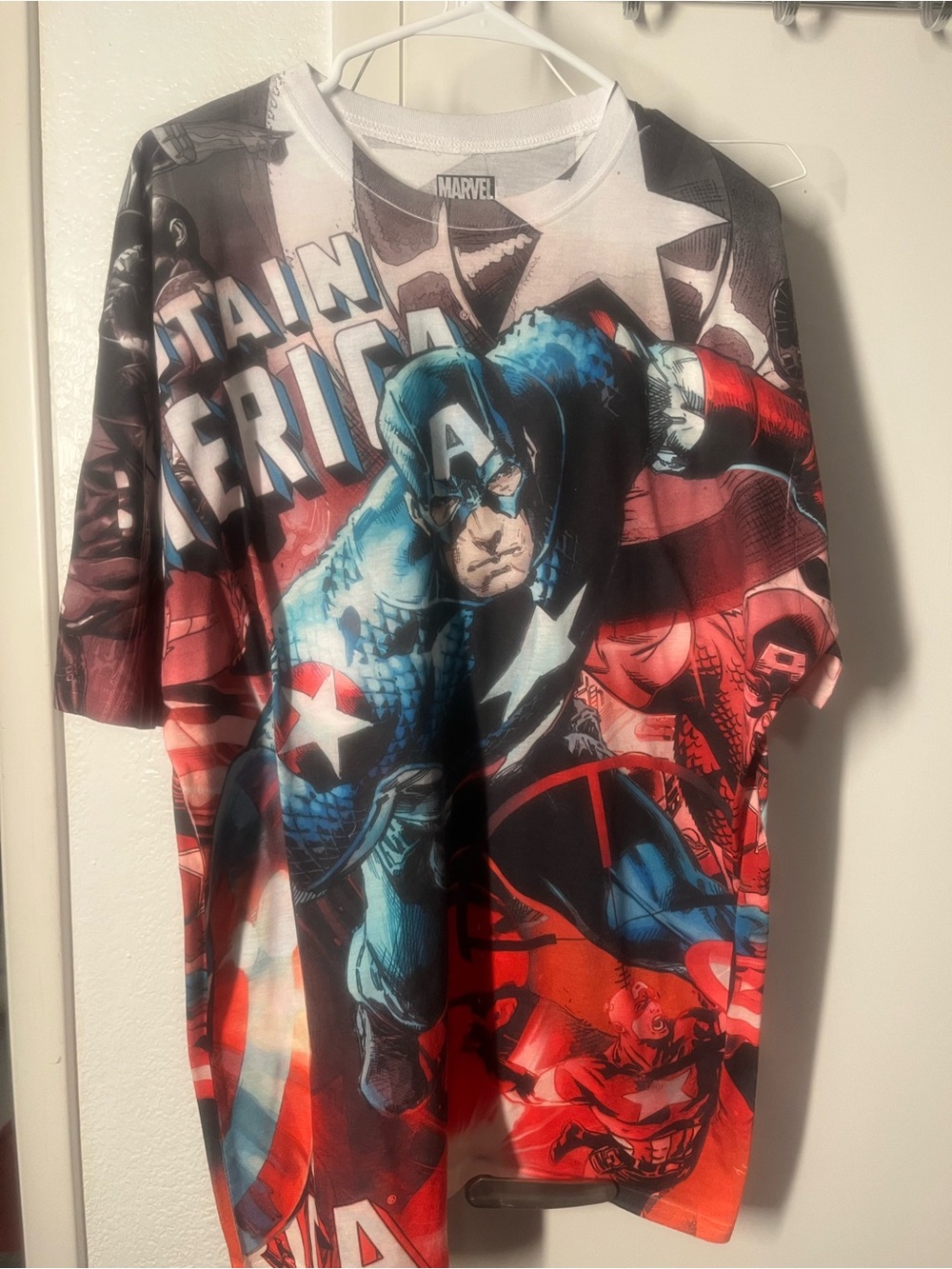 Marvel Captain America Graphic Tee - Blue & Red. XL